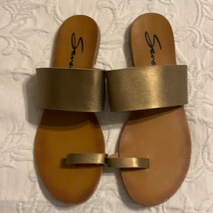 Gold Seven7 sandals size 9